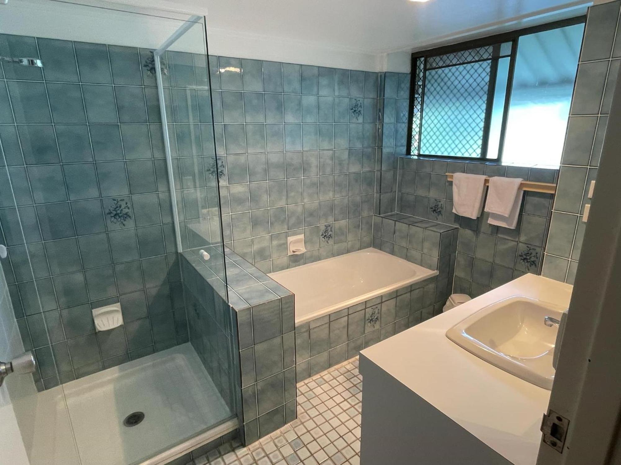 Placid Waters Holiday Apartments Bongaree Екстер'єр фото