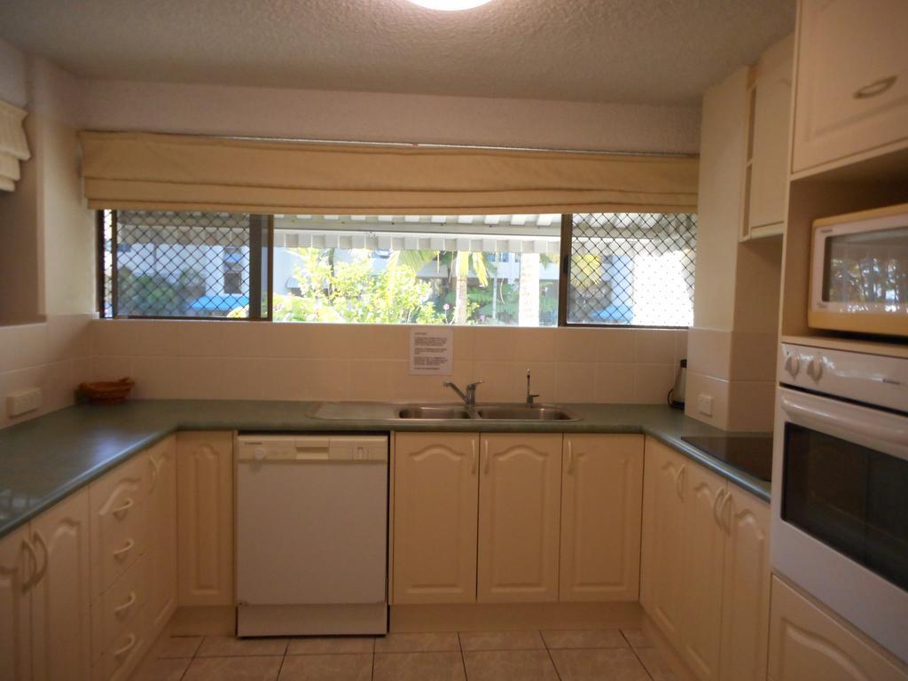 Placid Waters Holiday Apartments Bongaree Екстер'єр фото